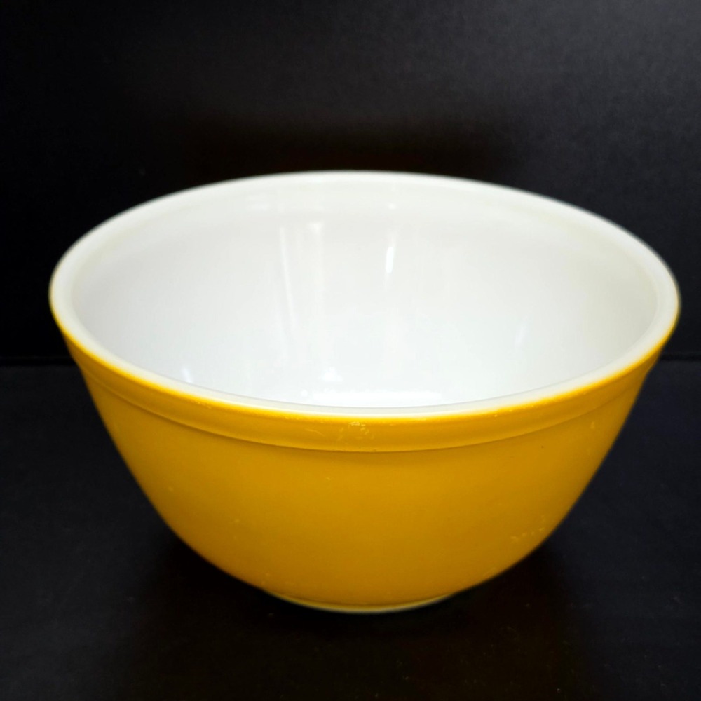 Pyrex Mixing Bowl 1.5 Qt Yellow 402 Vintage Round Nesting Milk Glass MCM